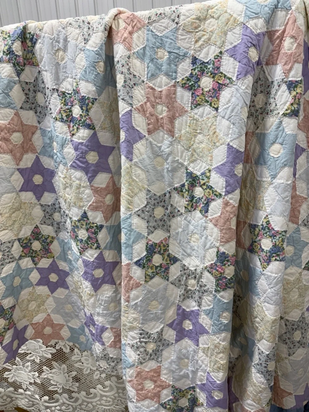 Patchwork Star Quilted Bedspread in Pastel Floral and White